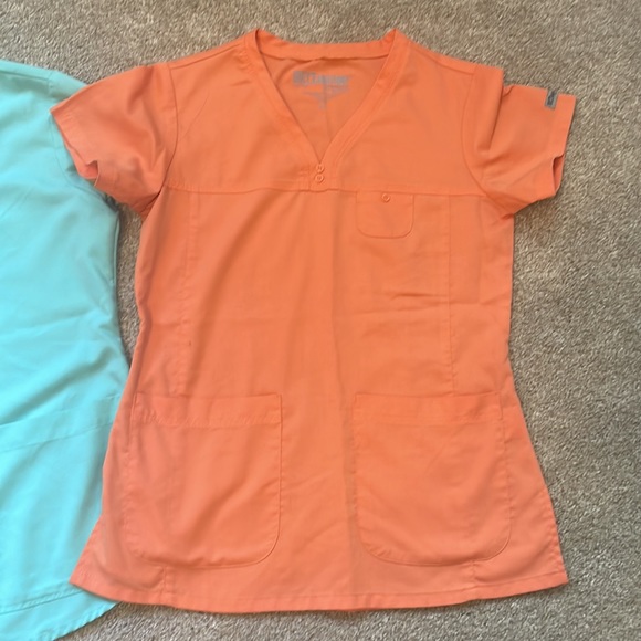 Scrub tops - Picture 5 of 5